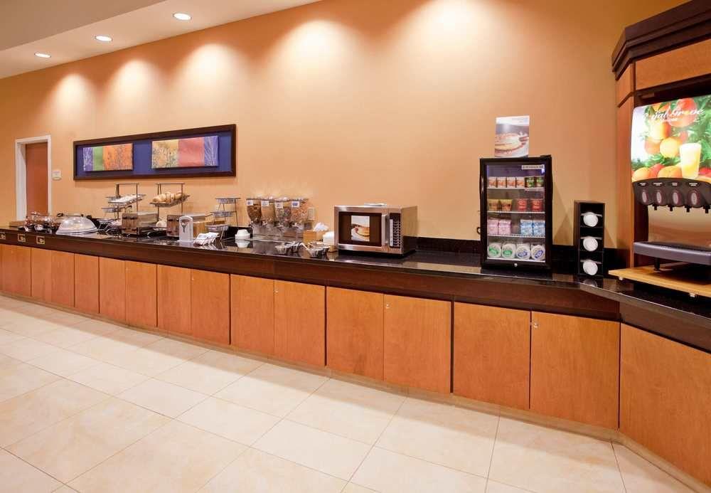 科尔尼万豪费尔菲尔德客栈&套房酒店 卡尼 外观 照片
